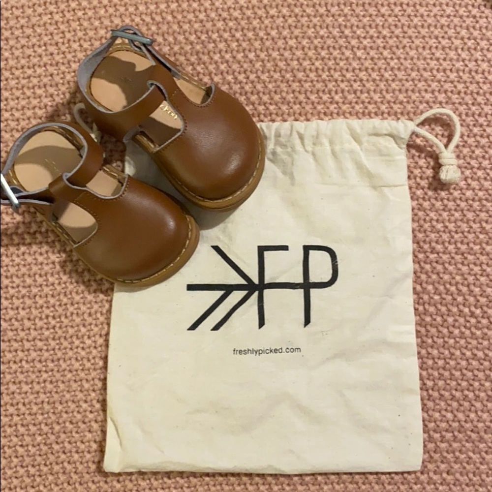 Freshly Picked clogs